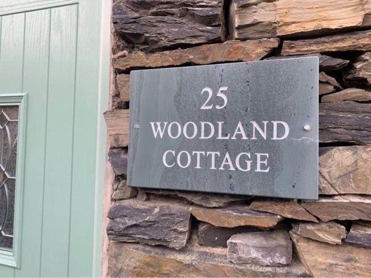 Woodland Cottage - Private Courtyard - Pet Friendly Retreat In The Heart Of วินเดอร์เมียร์ ภายนอก รูปภาพ