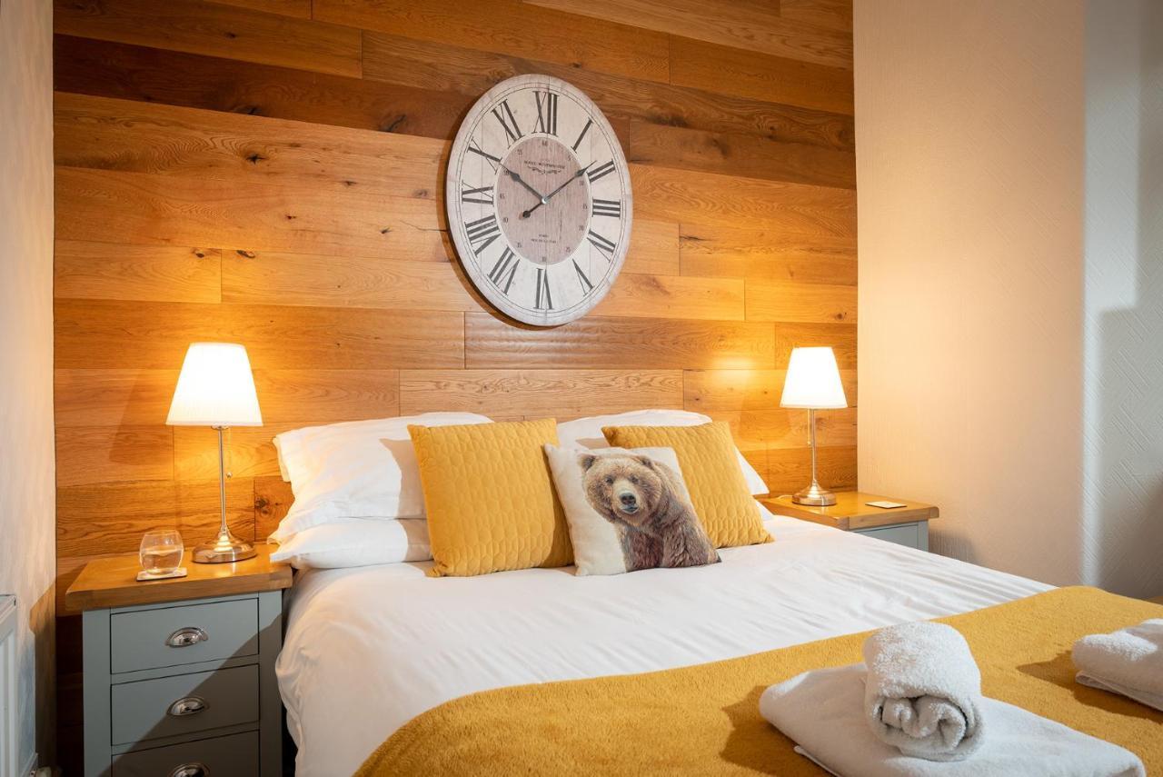 Woodland Cottage - Private Courtyard - Pet Friendly Retreat In The Heart Of วินเดอร์เมียร์ ภายนอก รูปภาพ